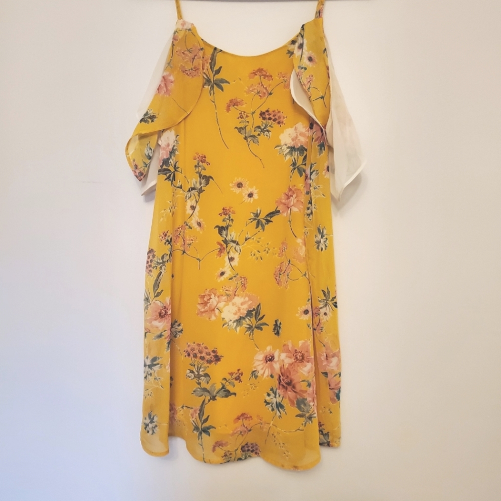 Flowy off the shoulder floral shift dress